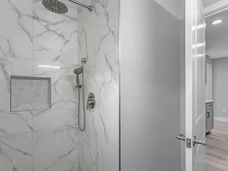 4521 Edgewater Dr #4 — Photo 11