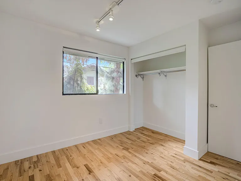 5525 Media Dr #6 — Photo 20