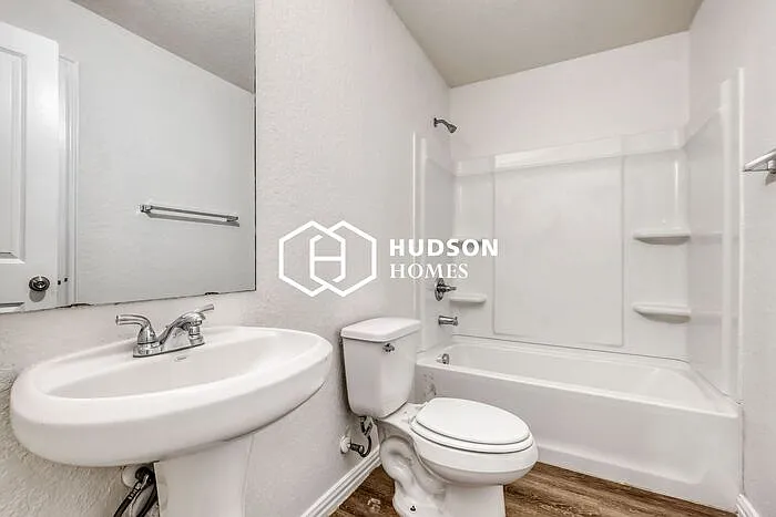 323 Ferris Ave — Photo 10