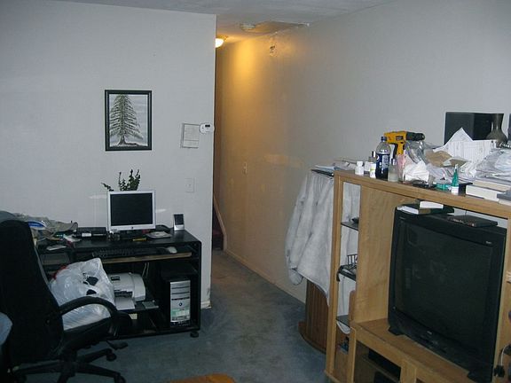 4th image of 279 Hett Ave