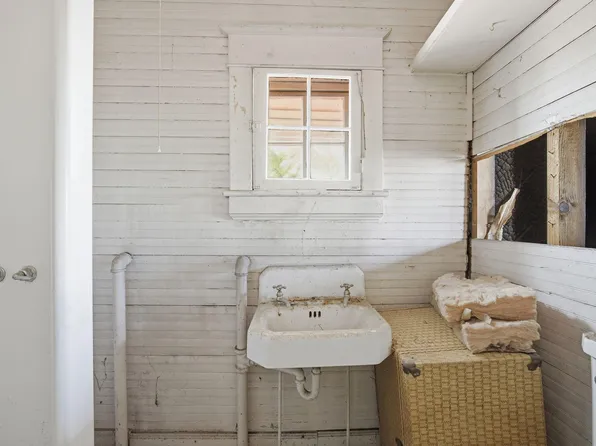 205 E Front St, Oxford, NC 27565