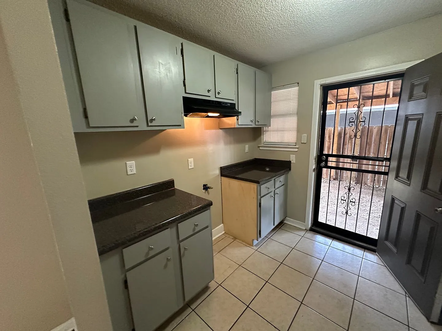 Half Off First Full Month's Rent!! Welcome To 977 Pope Street! — Photo 4