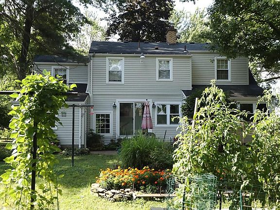 3rd image of 44 Crestline Pl