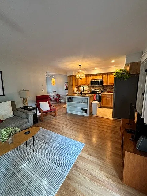 Enjoy One Floor Living and Move in Condition, Fully Furnished, close to Pen Bay Hospital and Samoset — Photo 4