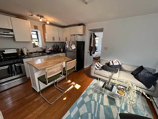 Rented by Delmark Realty LLC | media 43