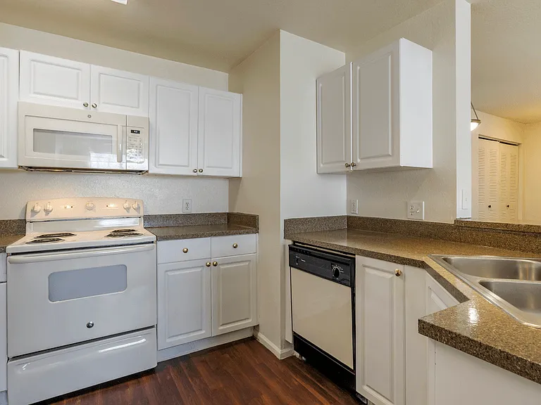 Westwood Apartments — Photo 18
