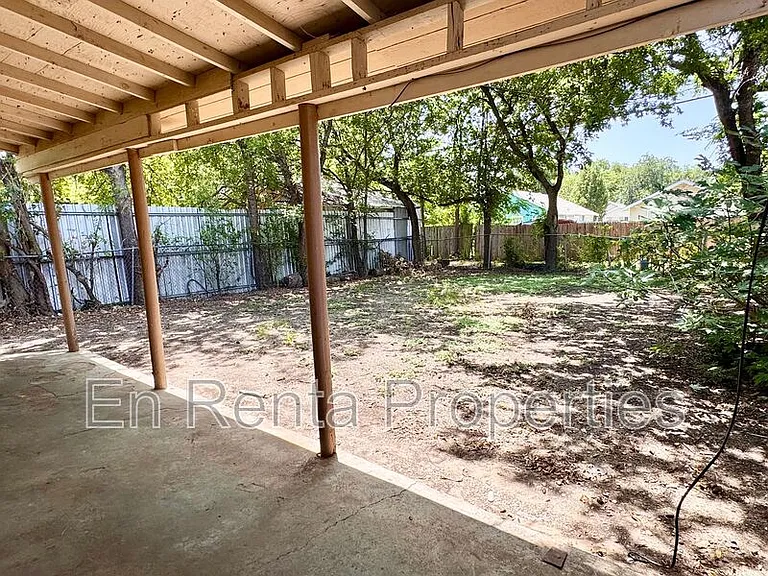 525 W Hammond St — Photo 25