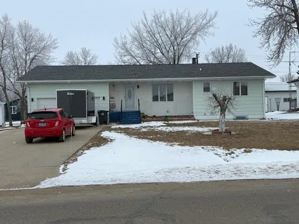 613 E Division St, Kenmare, ND 58746
