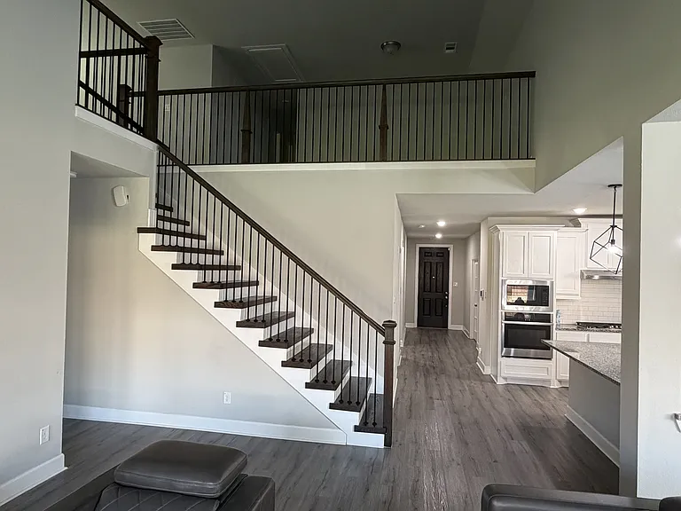 2nd Floor - Stairs