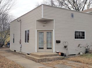 923 W 3rd St, Dixon, IL 61021