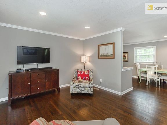 5th image of 8020 Outlook Dr