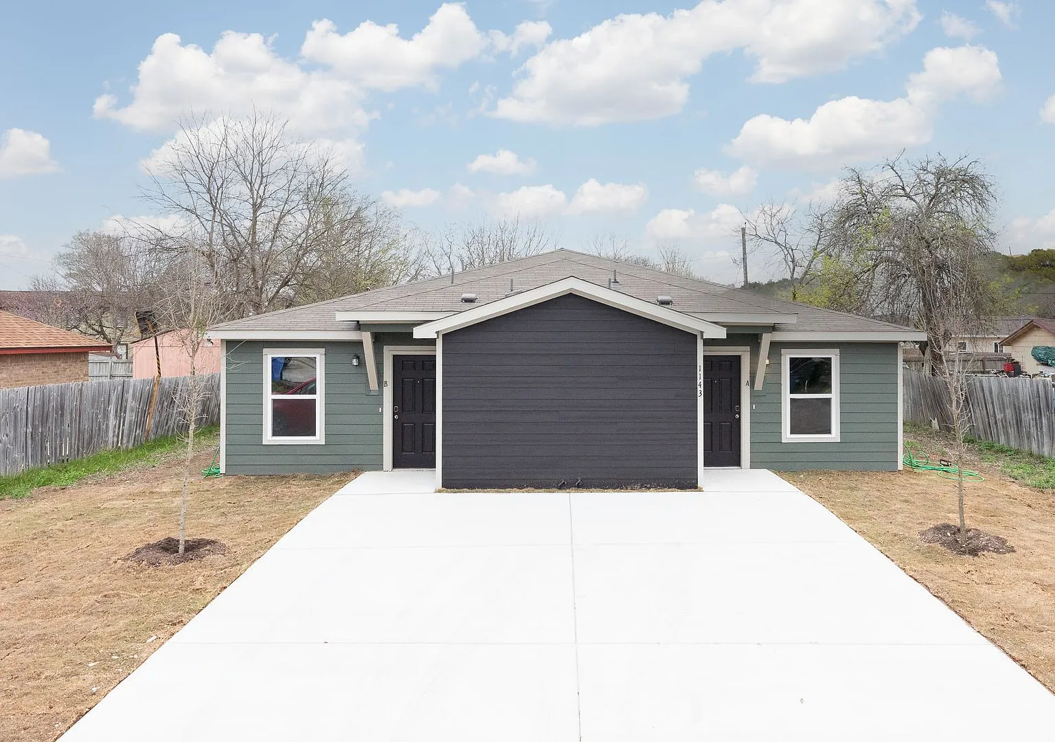 2 Week Free Move-In Specila! Spacious 3-Bedroom Home with Hardwood Floors & Modern Finishes in Se... — Photo 1