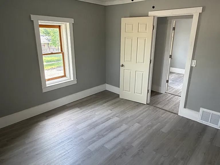 100 Sterling St — Photo 14