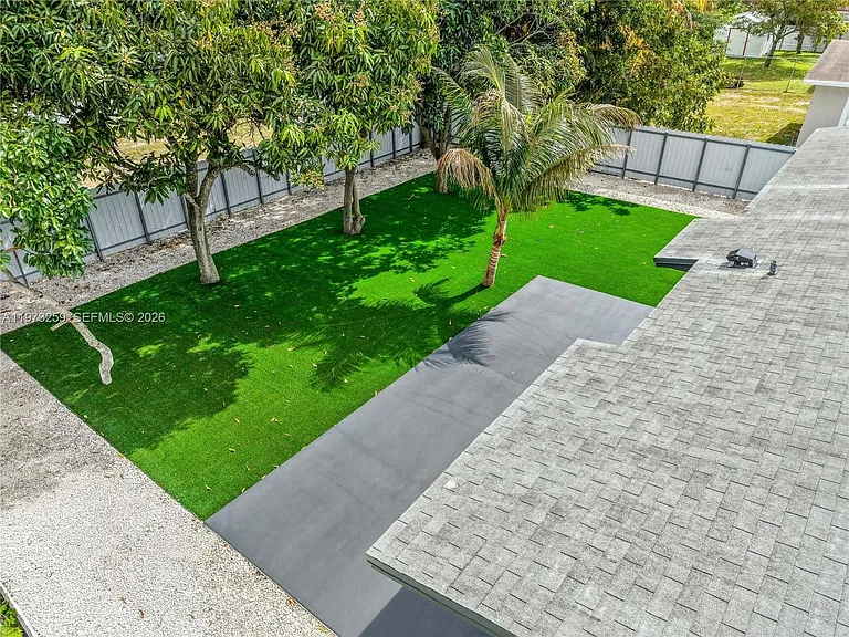 630 SW 28th Dr — Photo 13
