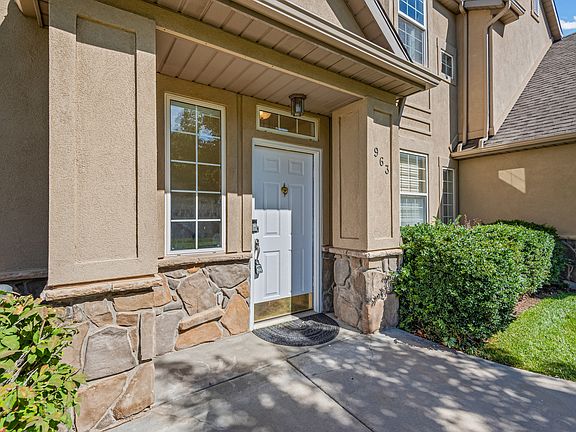 3rd image of 963 N Shetland Ln W
