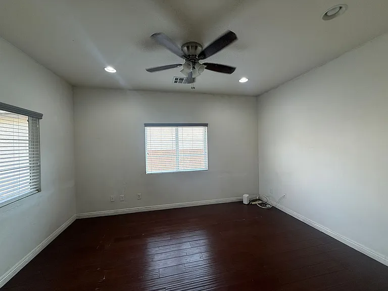 4957 Harold St — Photo 36
