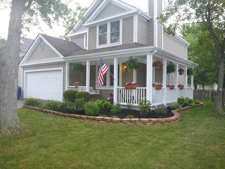 2426 Sanford Dr — Photo 2