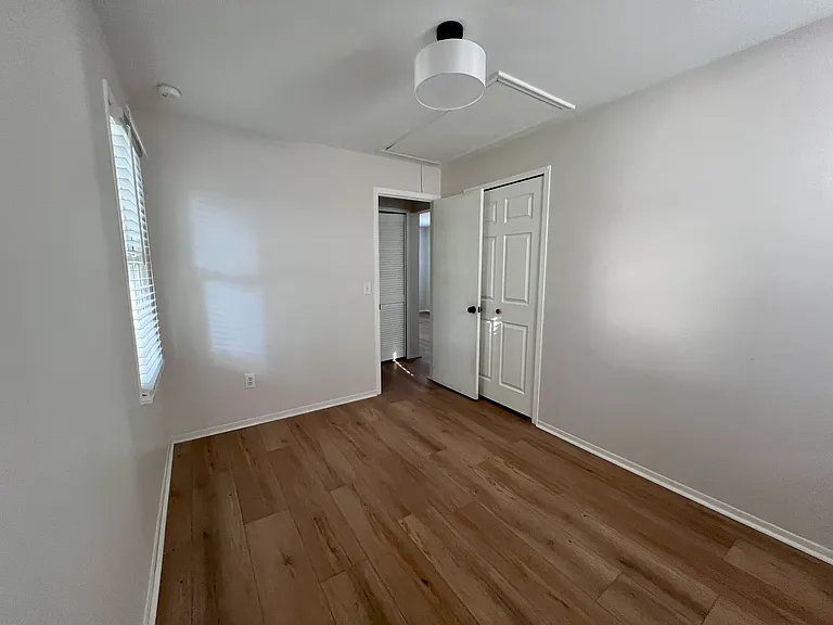 555 E Mahan Ave — Photo 14