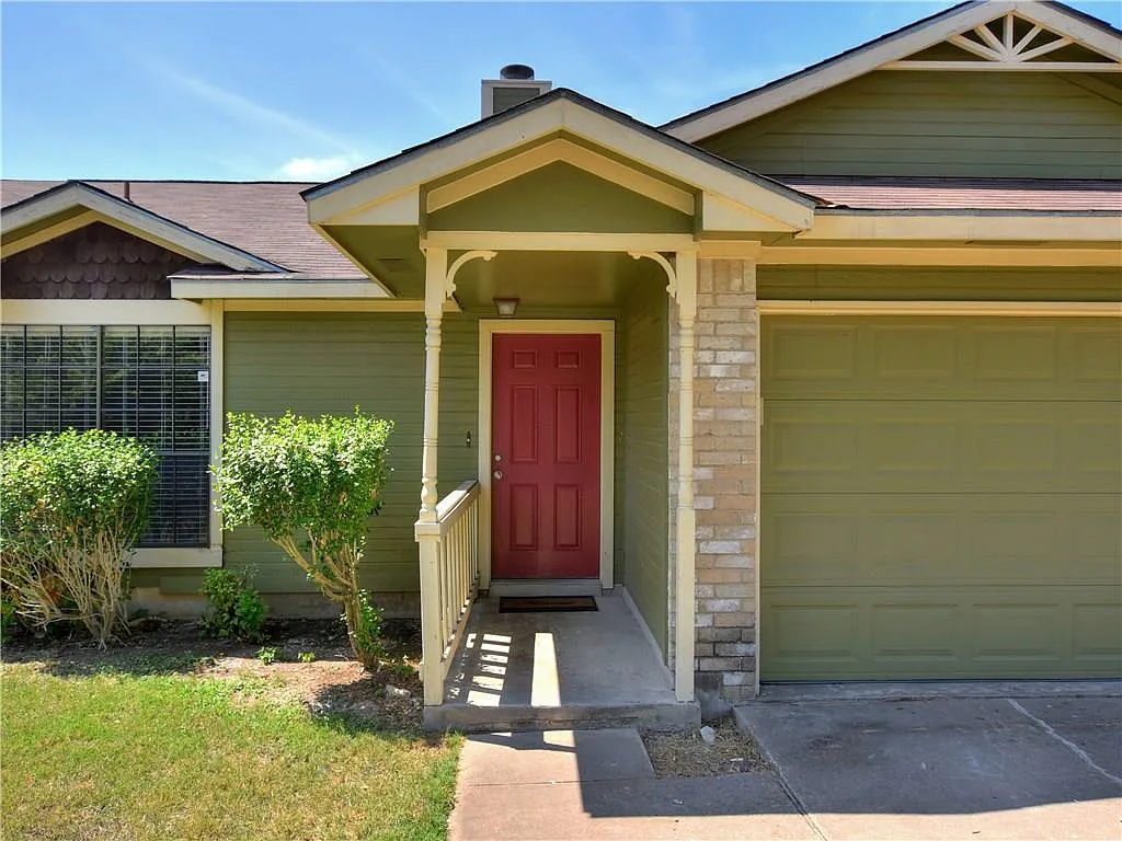 3 bed, 2.0 bath, 1347 sqft, $2,000 — Photo 3