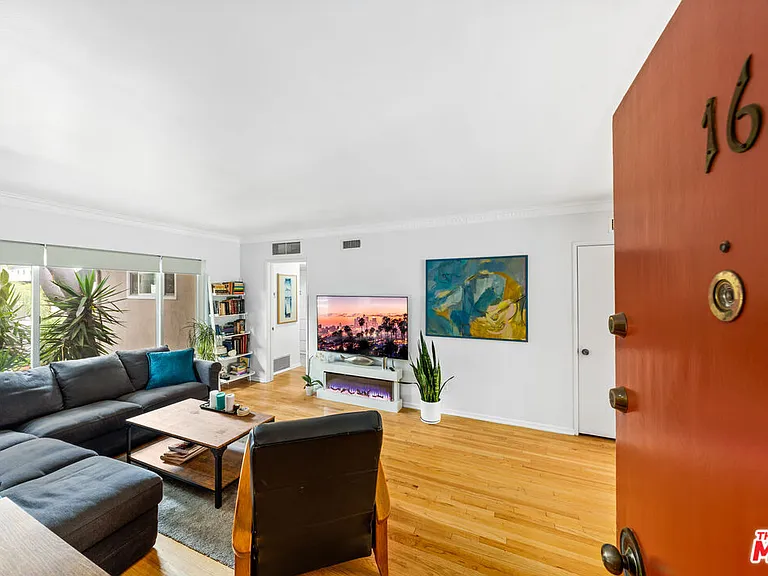 1330 N Crescent Heights Blvd #16 — Photo 1
