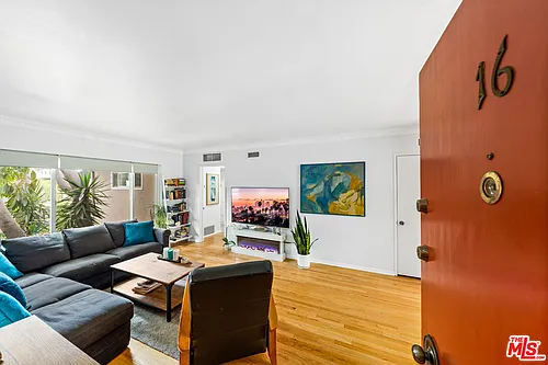 1330 N Crescent Heights Blvd #16 Photo 1