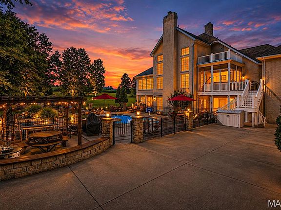 3rd image of 1001 Wolf Ln