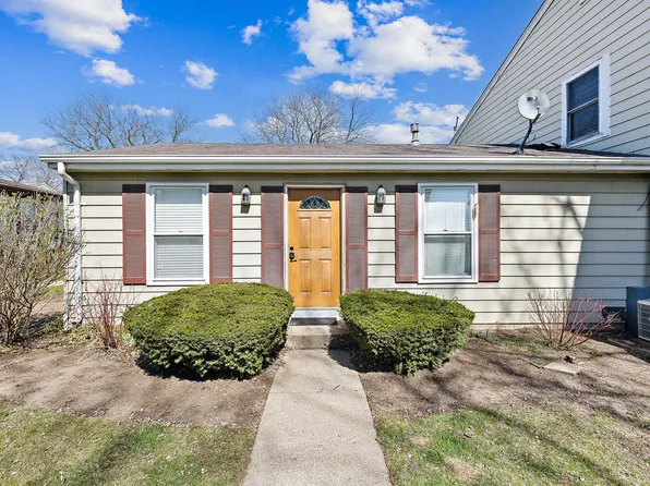 307 Farmington Ln, Vernon Hills, IL 60061