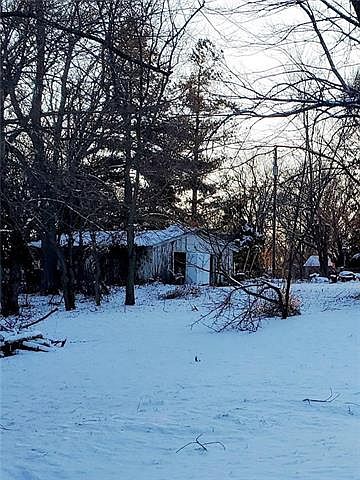 2nd image of 105 E Lone Jack Lees Summit Rd