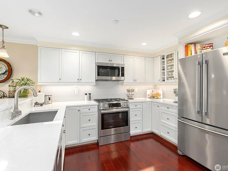 2100 Thorndyke Ave W #101 — Photo 15