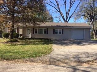 602 S Edgevale Dr, Harrisonville, MO 64701