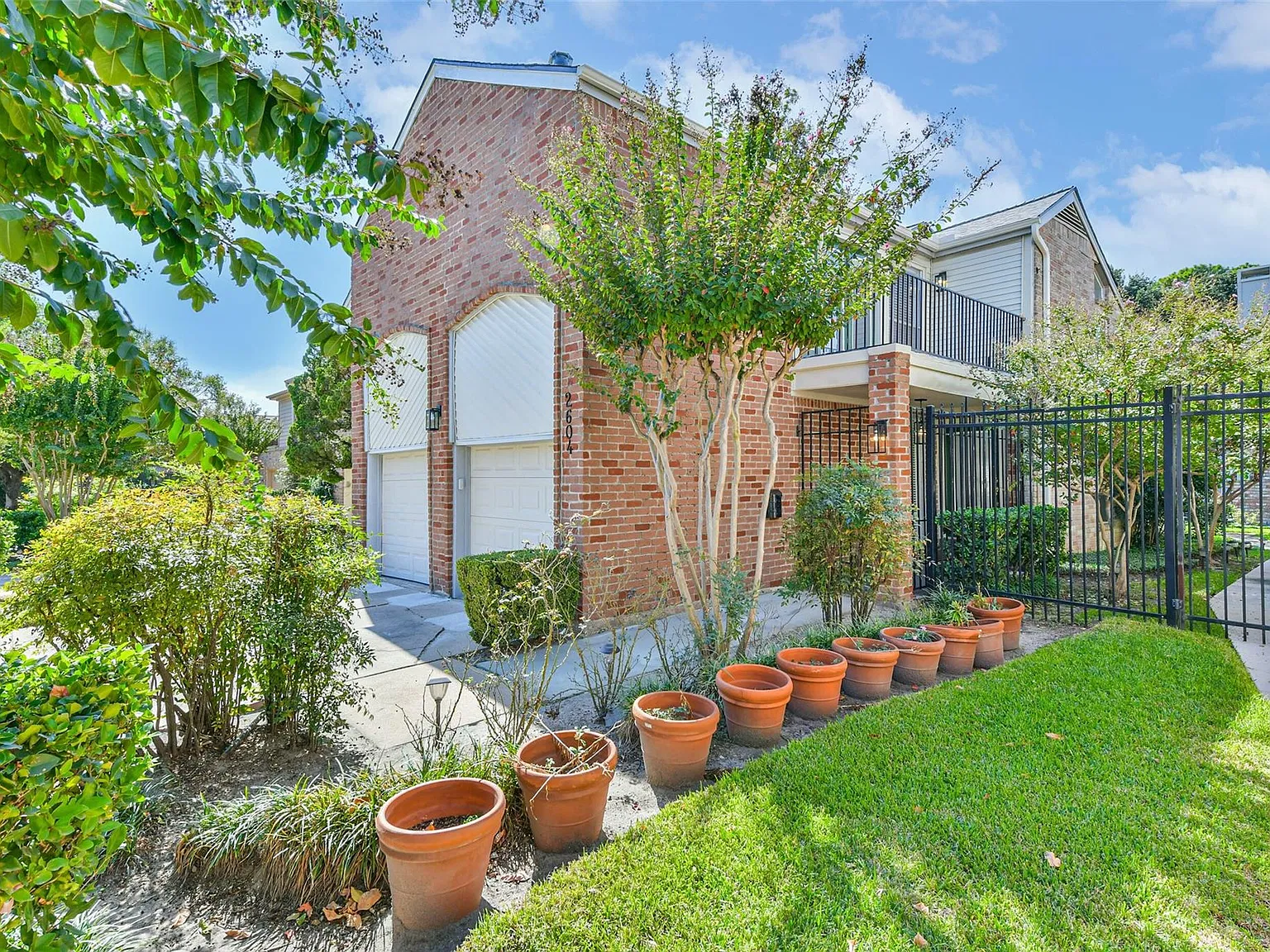 2 bed, 2.5 bath, 1844 sqft, $3,200 — Photo 1