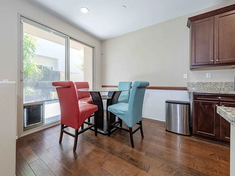 10208 Jasmine Ct — Photo 5