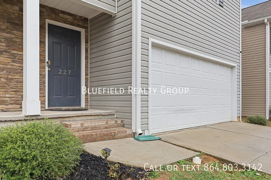 Spacious 4-Bedroom, 3.5-Bath Home with Finished Walkout Basement & Wet Bar $2,299/mo rent — Photo 2