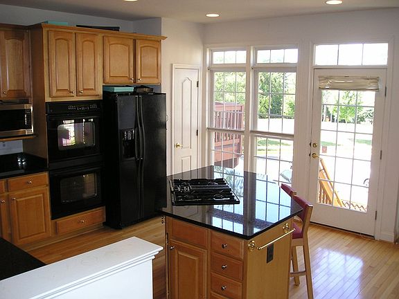 4th image of 4016 Quiet Creek Dr