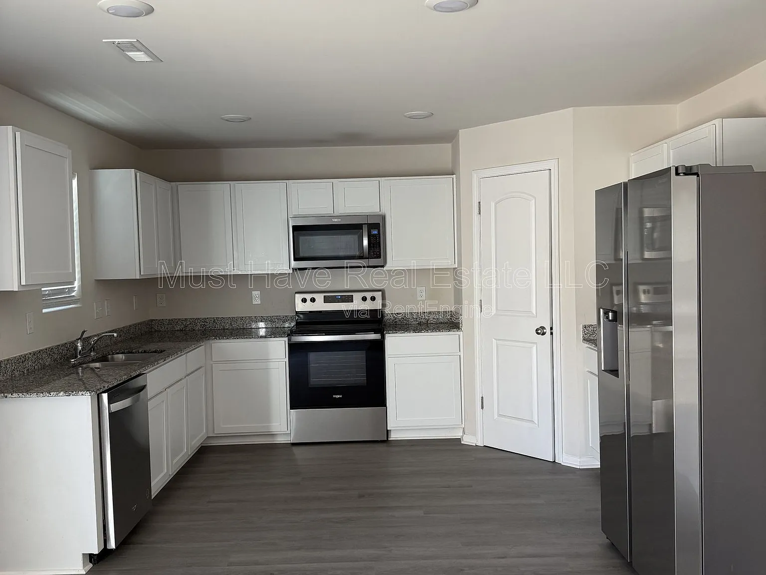 4 bed, 2.5 bath, 2000 sqft, $1,950 — Photo 2