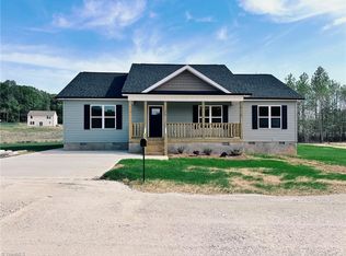 170 Village Ave, Thomasville, NC 27360