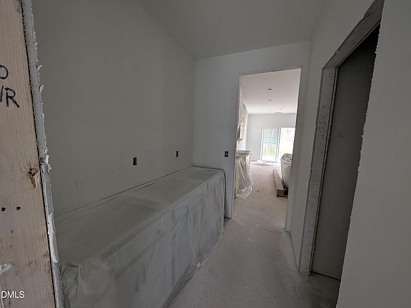 3rd image of 216 Cedar Ridge Trl