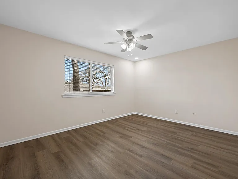 660 Springhill Dr — Photo 18