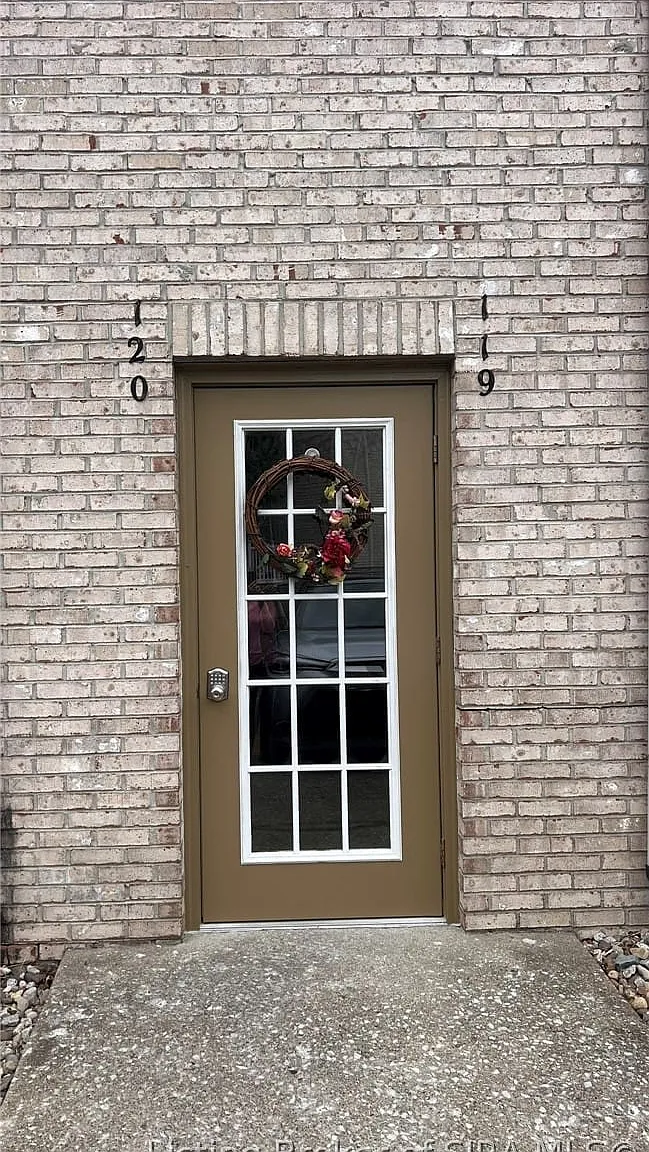2 bed, 2.0 bath, 1100 sqft, $1,200 — Photo 2