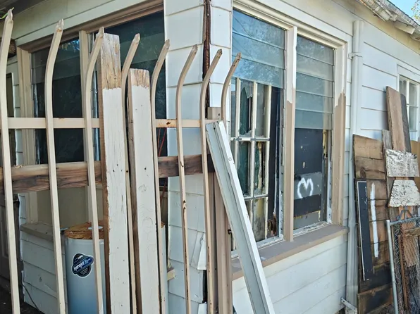 178 180 182 SOUTH CEDAR Avenue, Miami, AZ 85539