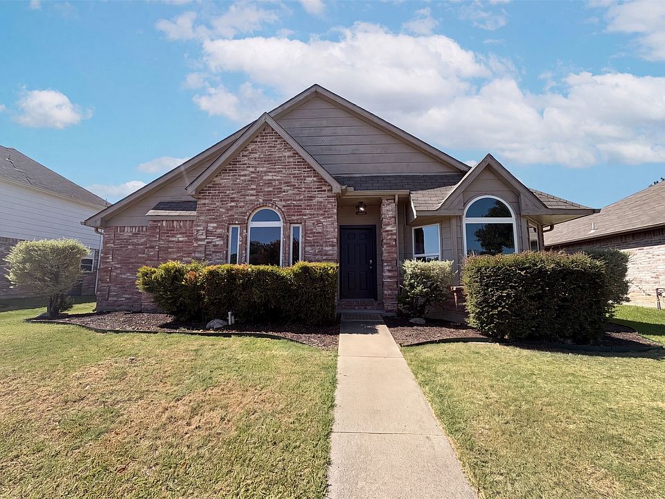 1st image of 713 Lake Bluff Dr