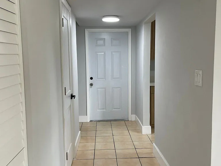 1721 SW 40th Ter #B — Photo 21