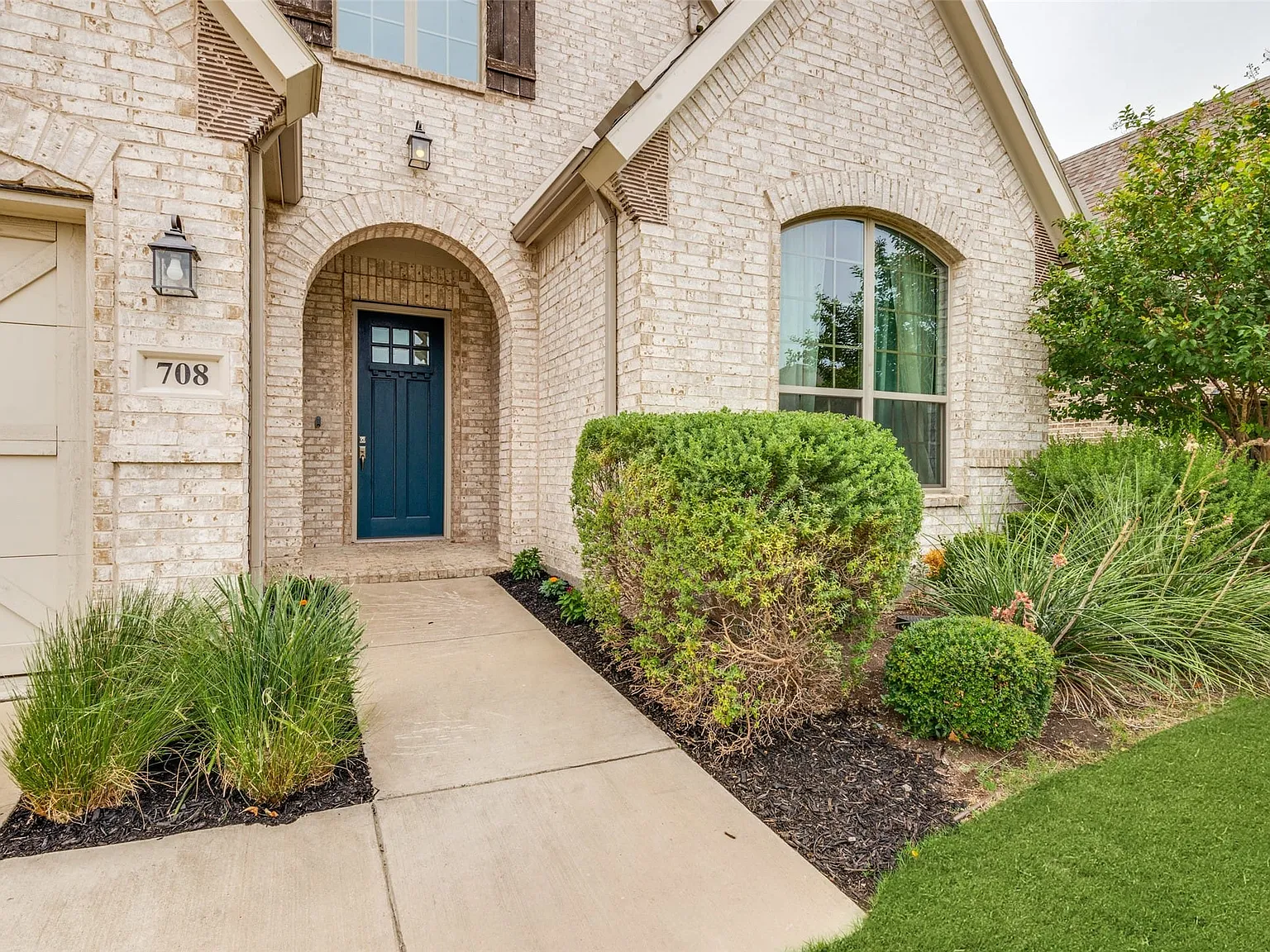 4 bed, 3.0 bath, 3590 sqft, $3,700 — Photo 3