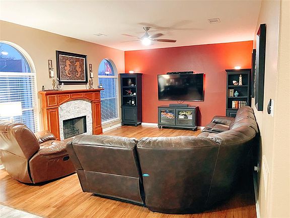 2nd image of 3015 Meadow Bay Dr