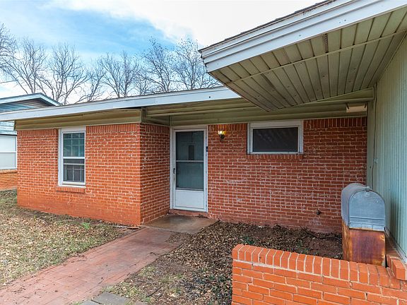 4th image of 1501 Mimosa Dr