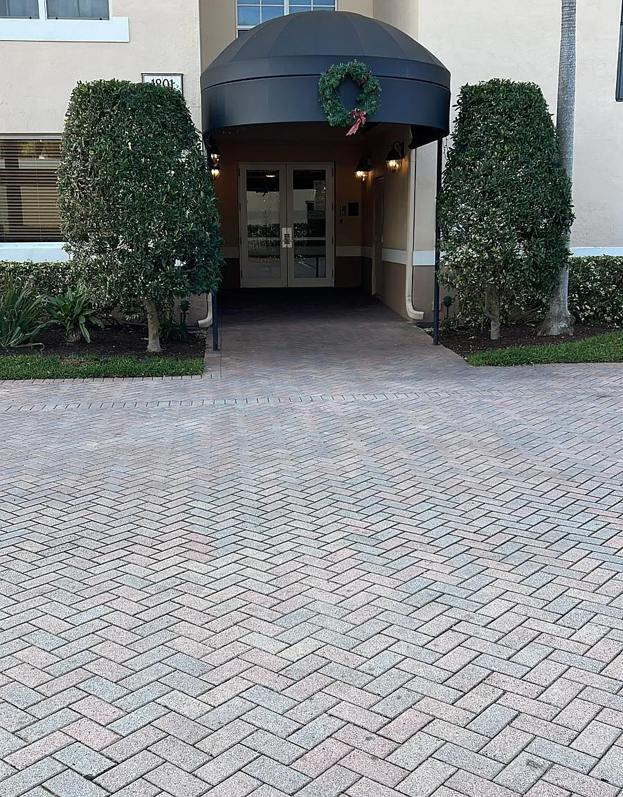 2 bed, 2.0 bath, 1334 sqft, $3,000 — Photo 2