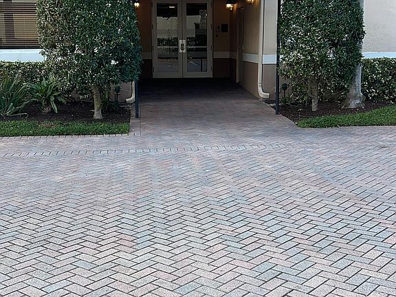 2nd image of 1801 N Flagler Dr APT 101