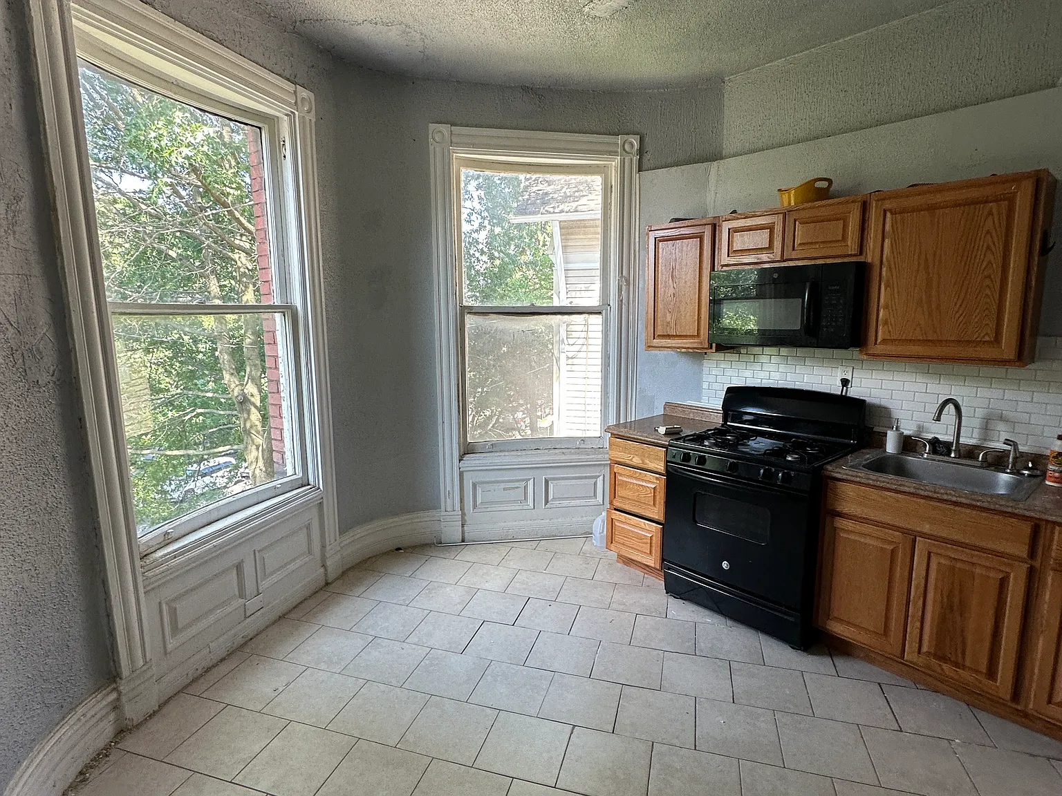 Studio, $695 — Photo 1