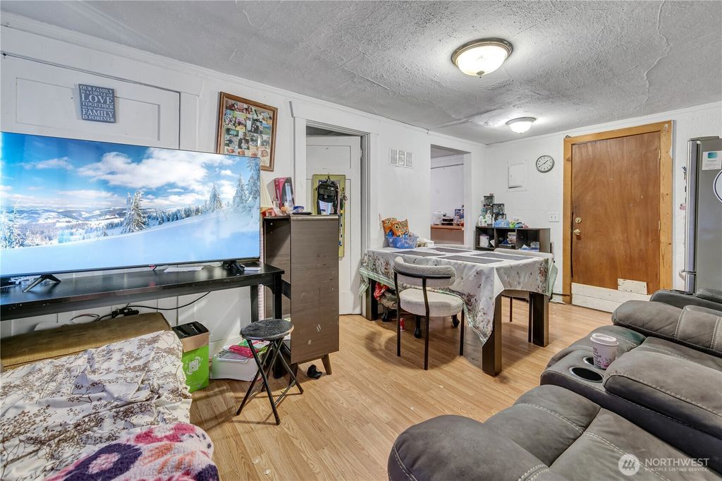 2820 29th Avenue S, Seattle, WA - View 2