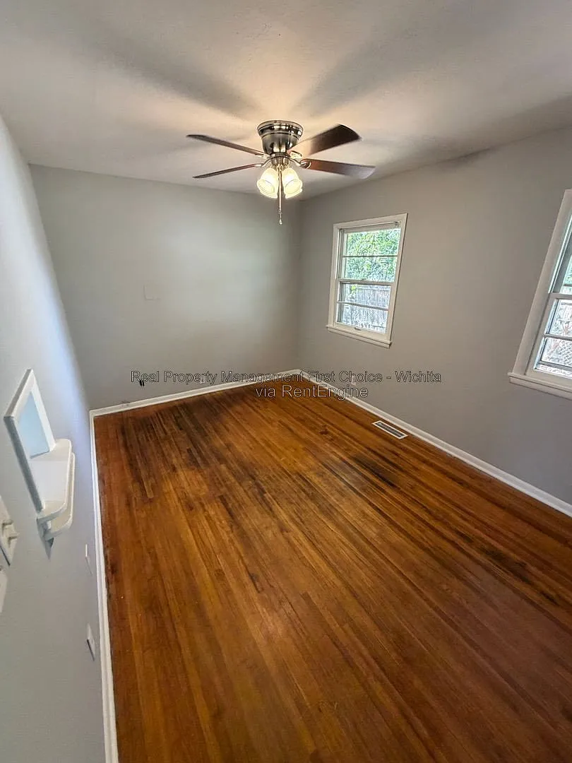 2 bed, 1.0 bath, 880 sqft, $1,100 — Photo 4